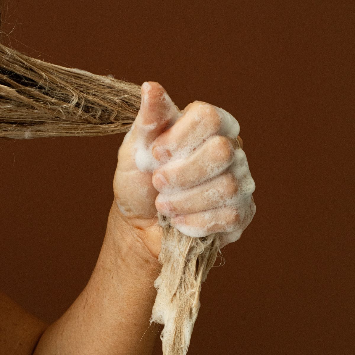 How to Treat a Dry Scalp: A Ritual for Scalp Renewal