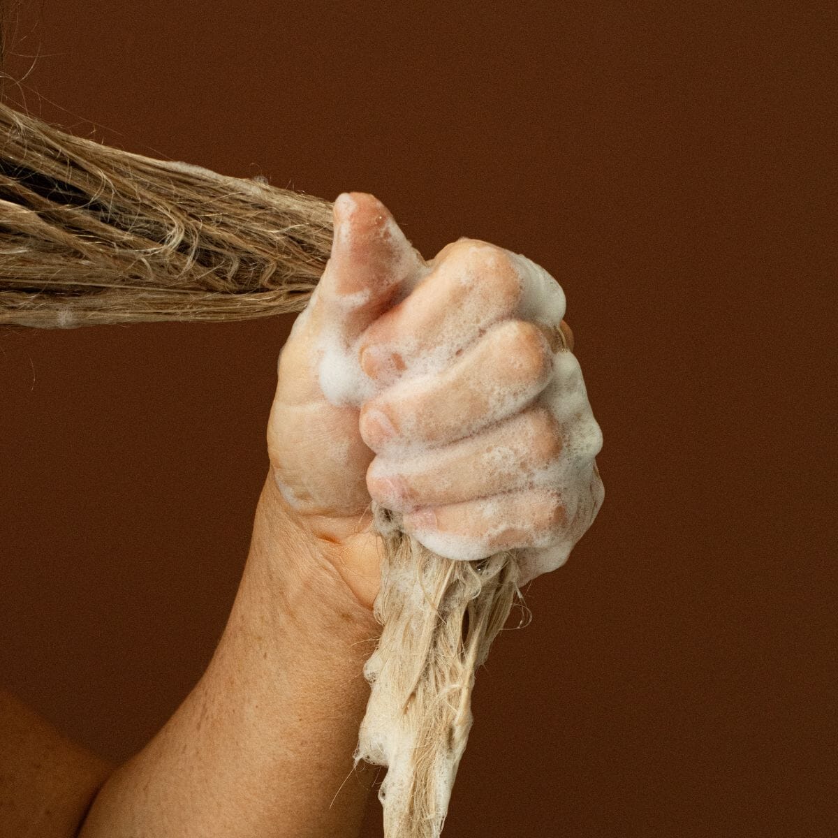 How to Treat a Dry Scalp: A Ritual for Scalp Renewal