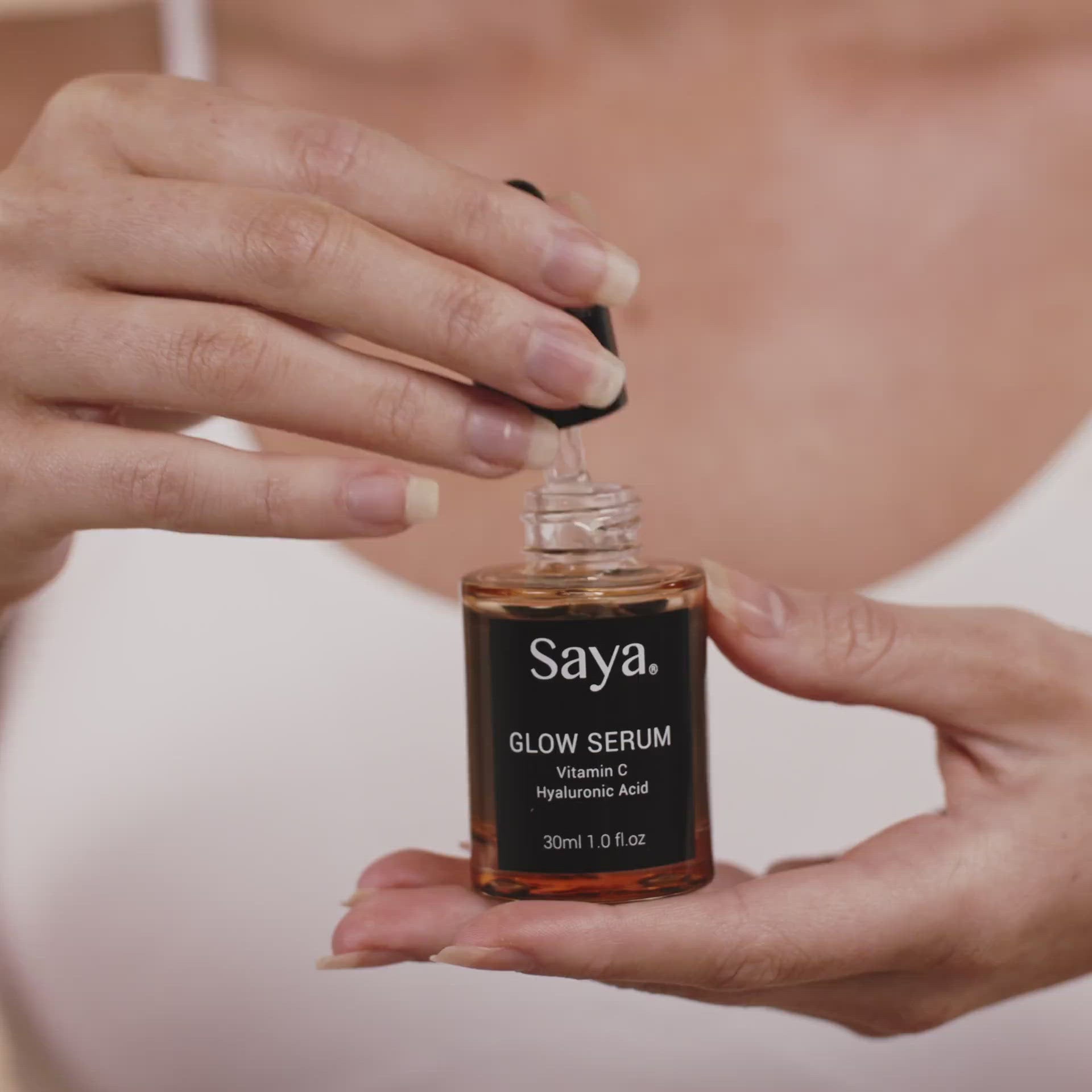 Glow Serum with Vitamin C + Hyaluronic Acid