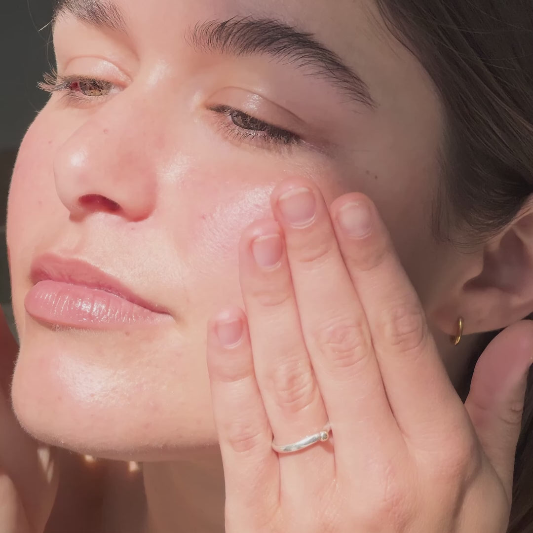 Brightening Peel with Hyaluronic Acid + Licorice Root + Lactic Acid